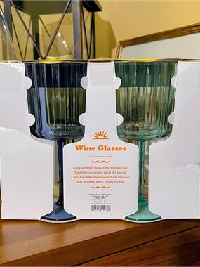 New Sun Squad 4 Piece Wine Glasses Set